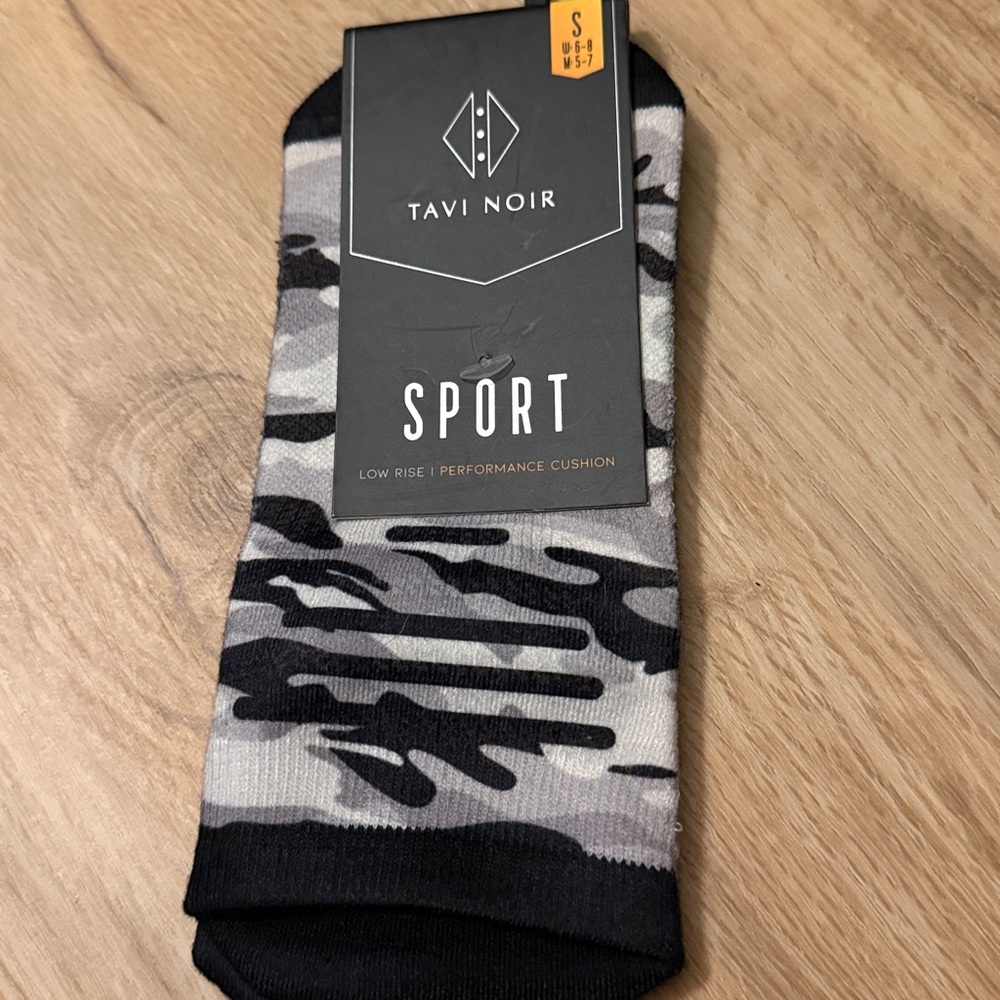 Tavi Noir Men's Black and Gray Athletic Socks